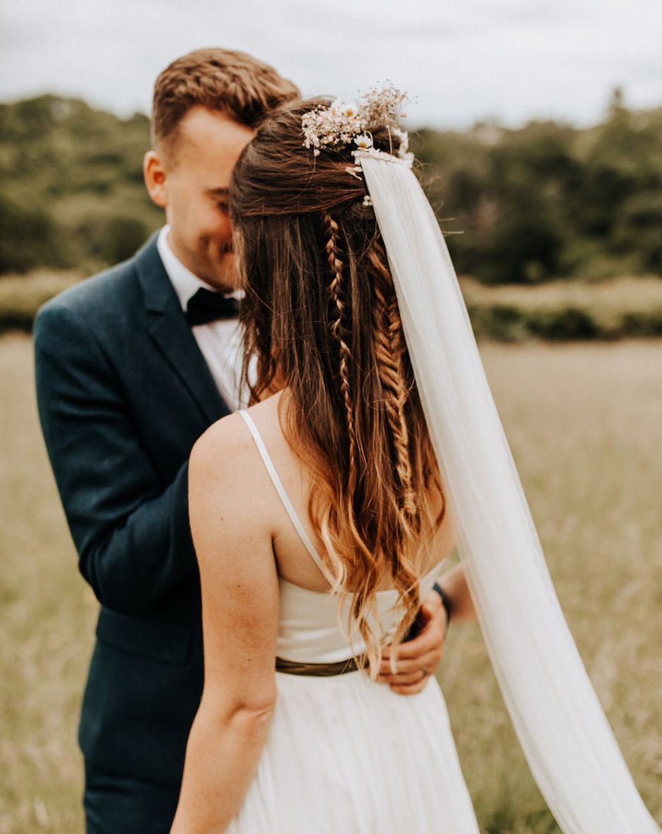 33 Country Wedding Hairstyles You'll Want to Screenshot Immediately